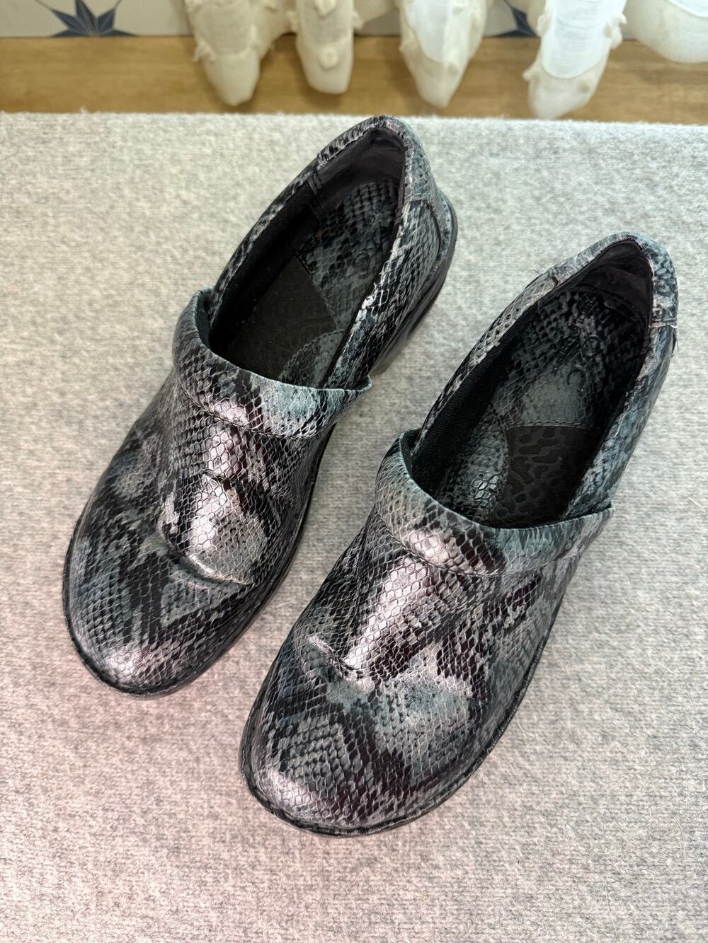 b.o.c. Born Concept Womens 8.5 Snakeskin Print Clogs M/W C45780 Grey Black Shoes
